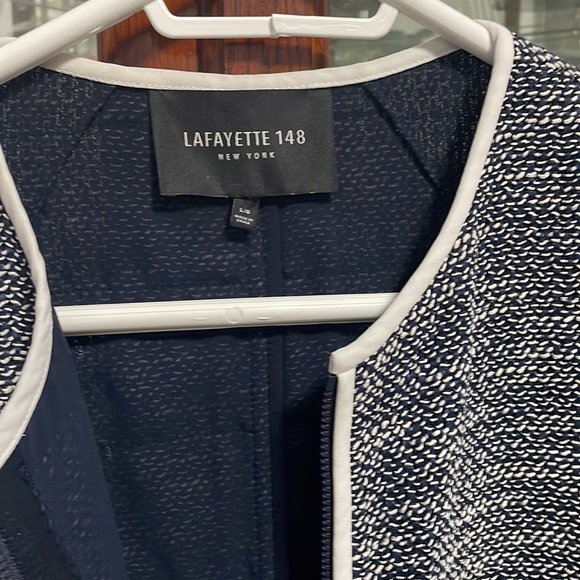 This blazer perfect to cover your body - Picture 2 of 4